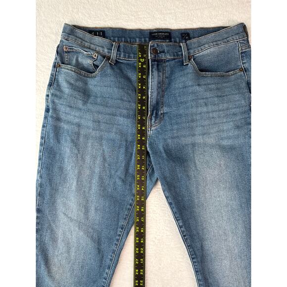 Lucky Brand Jeans 411 Athletic Taper Men 36x32 Medium Wash Blue Denim - Picture 5 of 10